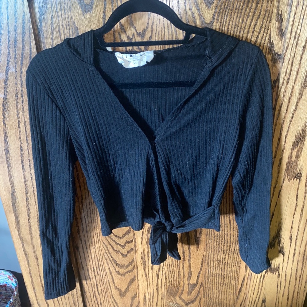 Black crop hooded top